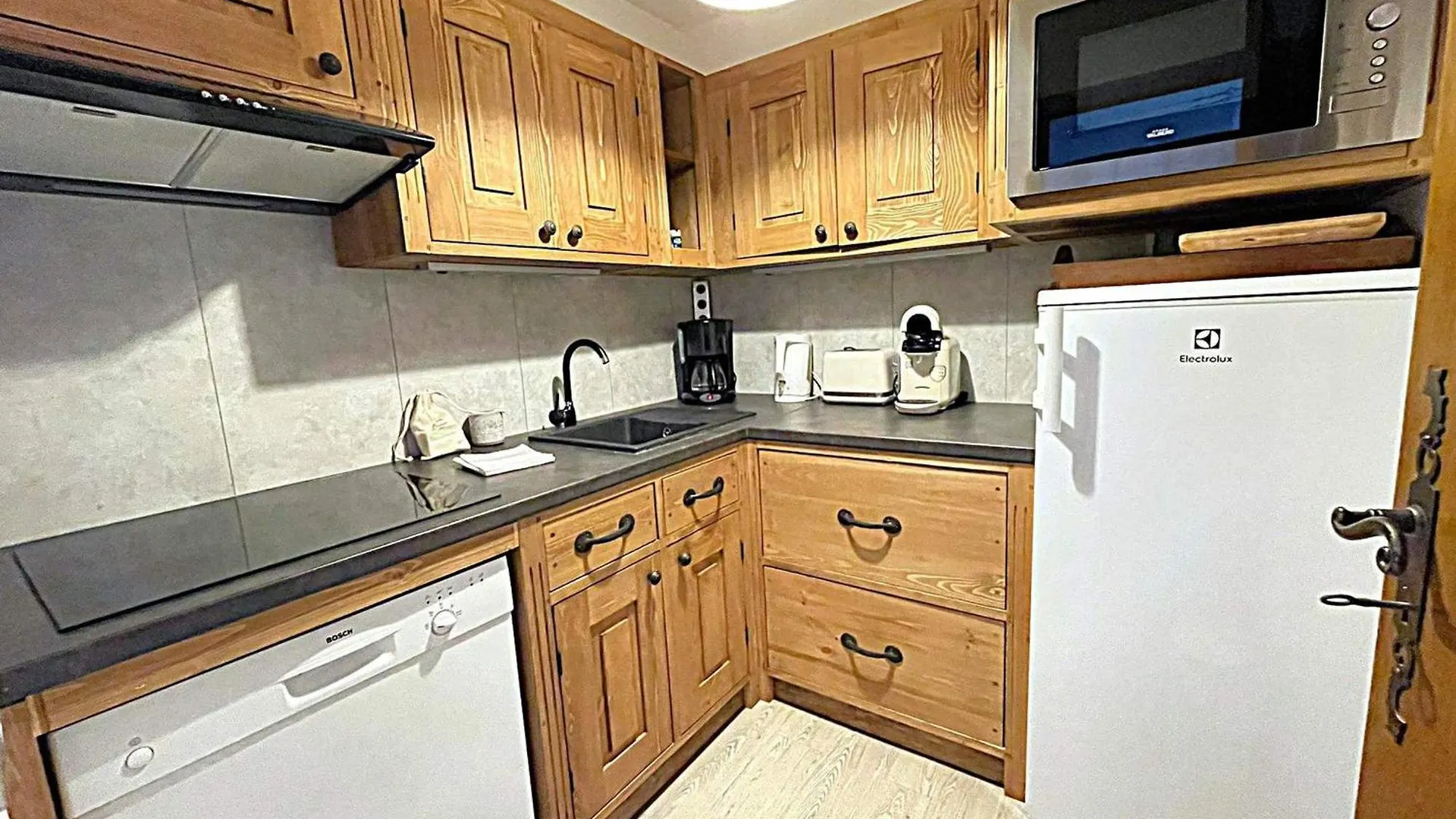 Appartement Avec Balcon, Parking Exterieur Et Wifi A Chamonix - Fr-1-343-245